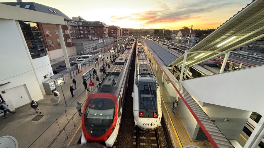 Renfe Returns to Profitability Amid Ongoing Service Complaints