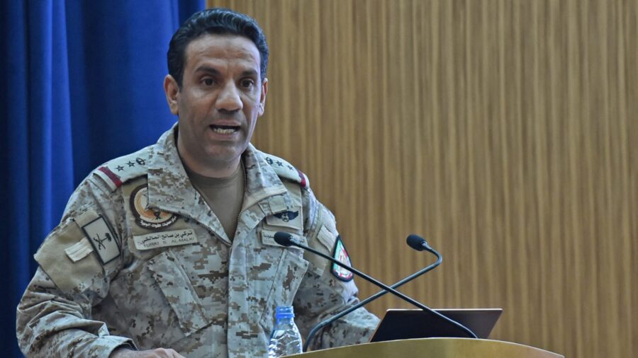 التحالف يعترض صواريخ باليستية باتجاه الرياض والحوثيون يعلنون استهداف مصفاة نفطية
