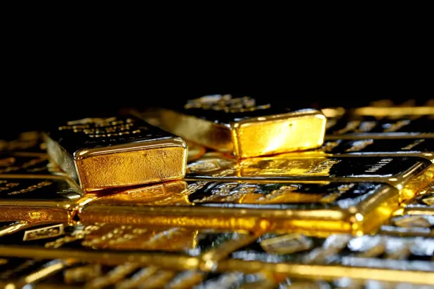 الذهب يهبط 2% مسجلاً أدنى مستوى منذ نوفمبر 2025