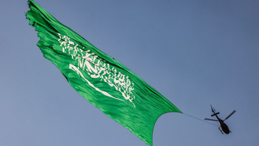 إصابة شخصين وتضرر ممتلكات إثر اعتراض صاروخين جنوبي السعودية