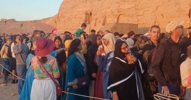 توافد آلاف السياح لمشاهدة ظاهرة تعامد الشمس بمعبد أبو سمبل