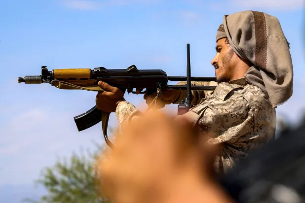 تجدد الاشتباكات العنيفة في تعز وسط اتهامات بانتهاكات حقوقية