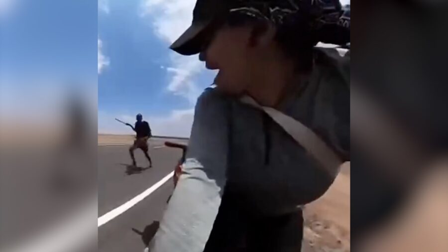 حقيقة فيديو مطاردة درّاجة مغربية في كينيا يثير جدلاً واسعاً