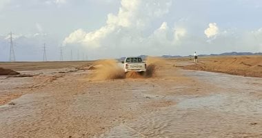 سيول تضرب منطقة برنيس جنوب مدينة مرسى علم بالبحر الأحمر