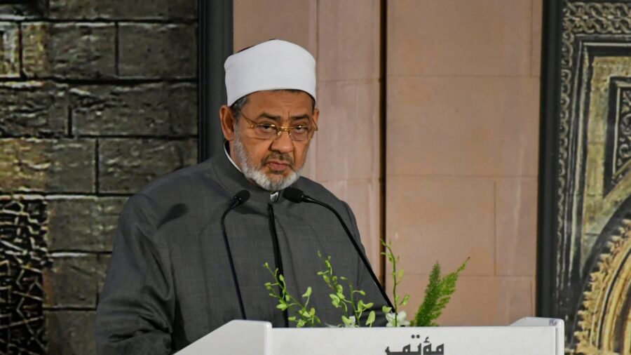 شيخ الأزهر يدين استهداف الحوثيين للمواقع المقدسة في السعودية