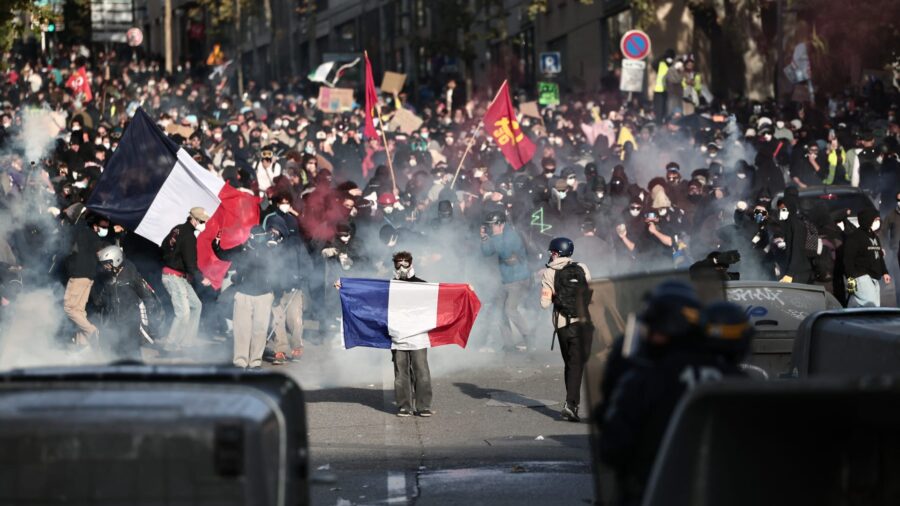 مئات الآلاف يتظاهرون في فرنسا وسط استمرار الاحتجاجات المناهضة للحكومة