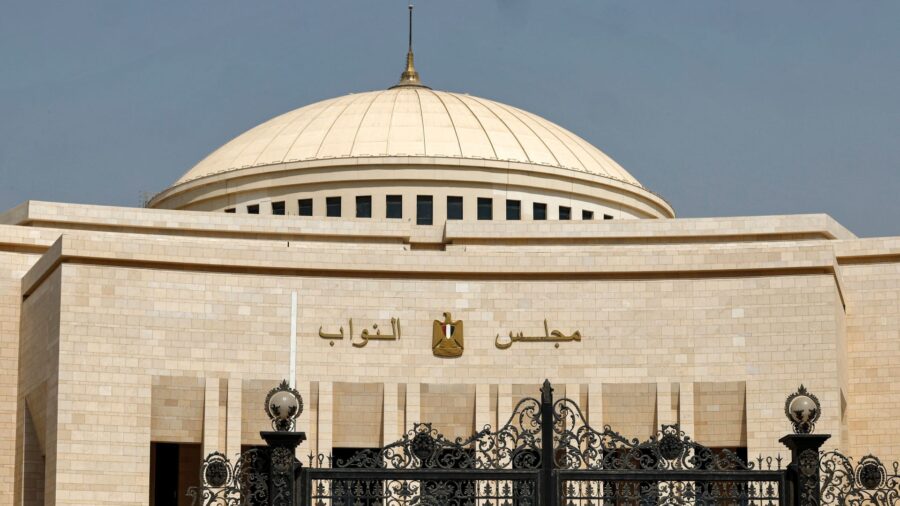 النواب المصريون يوافقون على تفويض السيسي لإرسال قوات إلى السعودية