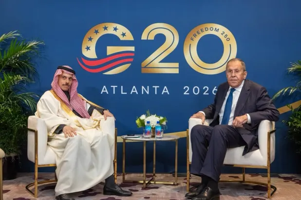 وزير الخارجية السعودي يبحث تعزيز أمن المنطقة مع نظيريه الروسي والكندي