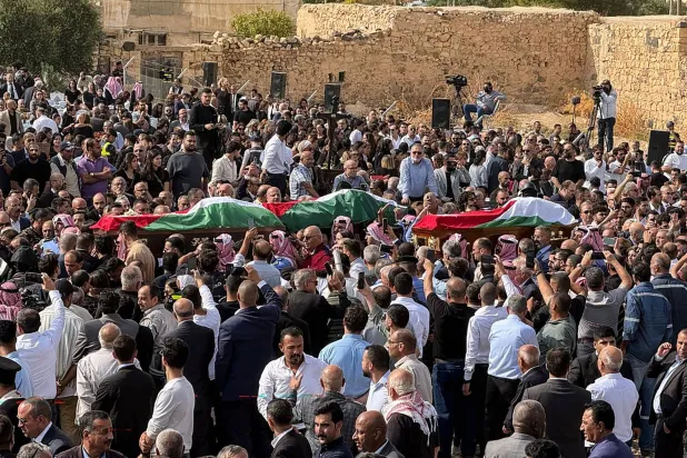 تشييع جثامين ضحايا الهجوم على كنيسة في محافظة الكرك بالأردن